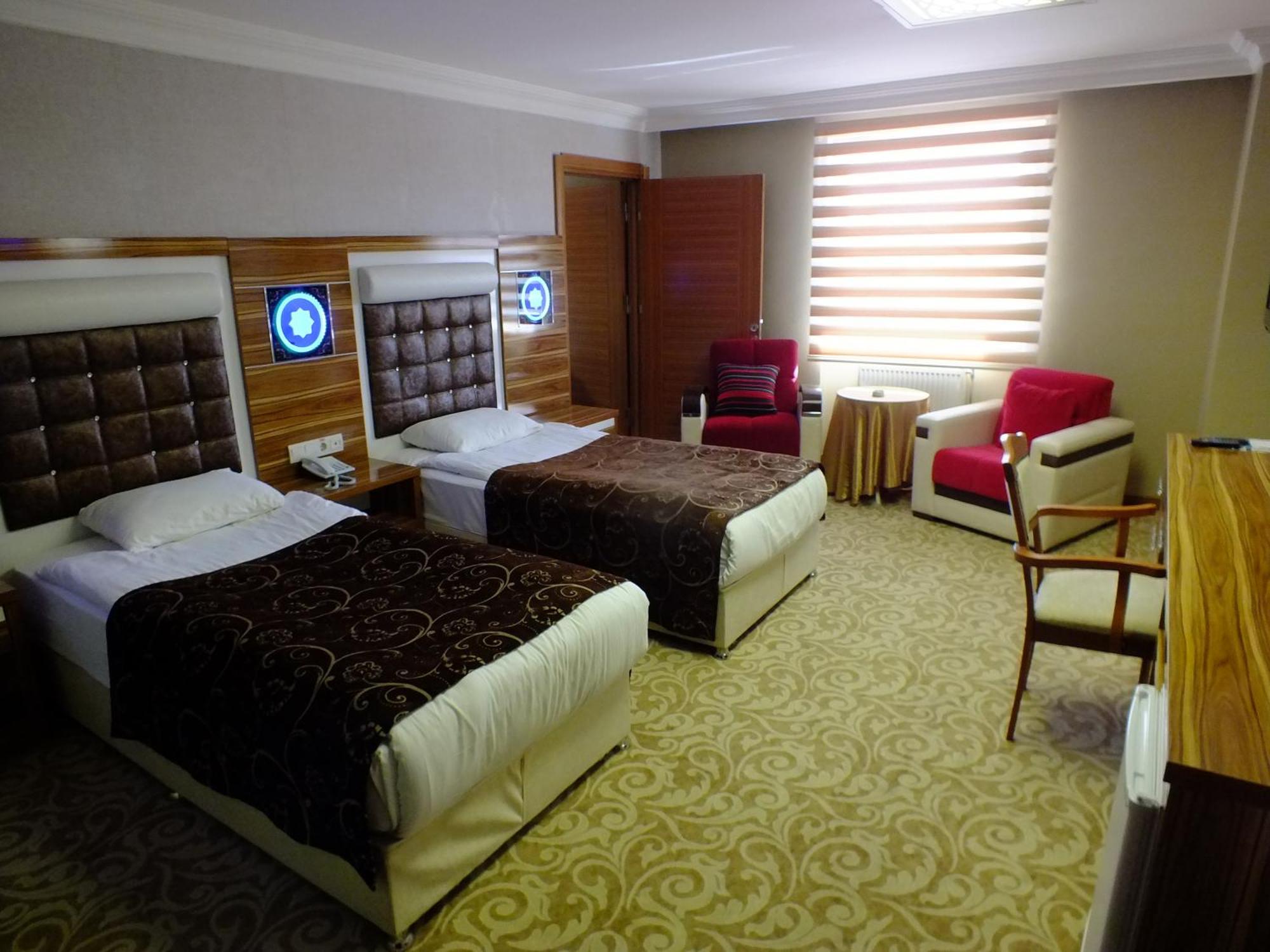 Demosan Hotel 카라만 외부 사진