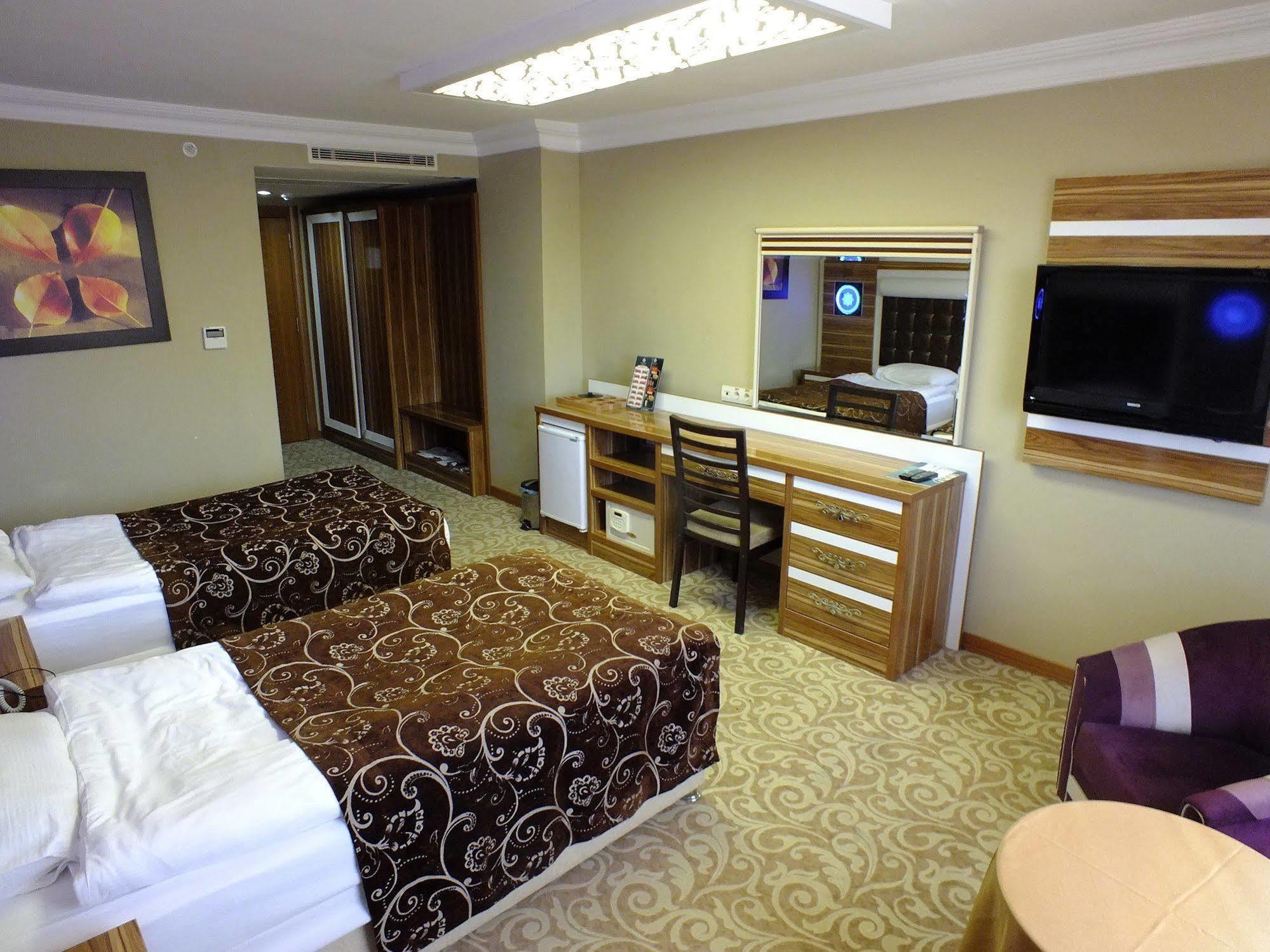 Demosan Hotel 카라만 외부 사진